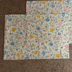 Set of 2 - Vintage Floral Pillowcases
